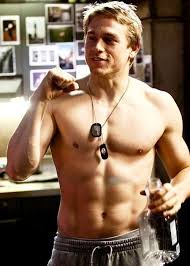 Charlie Hunnam In Short Hair 10 Photos Charlie Hunnam Ator Homens