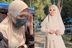 Soalnya, siti sarah pendatang baru, sedangkan siti nurhaliza sudah menjadi diva malaysia. Cyrxnb6hoxectm