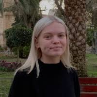 200+ "Lola -_-" profiles