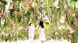 Le Pamphlet Le Jardin Des Fleurs Flottantes Par Teamlab Fleurs Flottantes Fleurs Suspendues Fleur Jardin