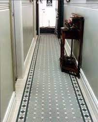 Le grès cérame au cœur de notre produit Classic Victorian Charm Hallway In Winckelmans Tile Viktorianischer Flur Flur Boden Fussboden
