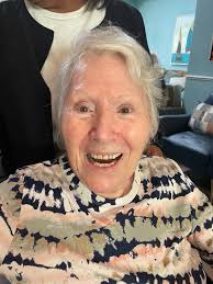 Curtis Macdonald shared his musical talents with our Harbor residents!  Thank you for your humor and generosity in entertaining this wonderful  group of music loving people! What fun we all had! #lifelovelegacy