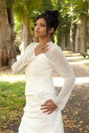 Details zu brautbolero bolero jacke weiß ivory elfenbein neu z brautkleid hochzeitskleid. Strickjacke Bolero Aus Mohair Fur Ihre Hochzeit In Off White Und Ivory Fur Ihr Brautkleid Braut Brautjacke Modestil