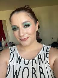 Contouring and winged eyeliner tips needed