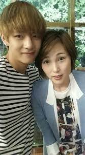 Ia merupakan anggota dari grup vokal pria korea selatan, bts. Hari Ibu Momen Bts Bersama Ibu Mereka Masing Masing Intip Foto Fotonya Halaman All Tribunnews Com