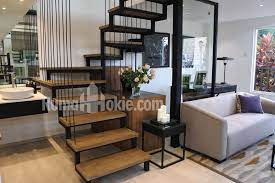 Nah untuk memilih railing tangga yang terbaik maka dipengaruhi pula oleh penjual atau tukang las sebab railing tangga juga bisa mempercantik nuansa interior rumah. Penempatan Tangga Dalam Rumah Yang Baik Berbagai Rumah