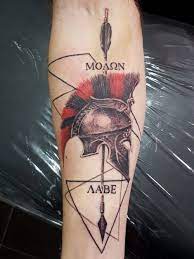 The most distinguishing feature of this tattoo is the layers of texture the artist is able to produce through clever shading: Tattoo Uploaded By Leo Abdul Spartan Helmet Tattoo 1295878 Tattoodo