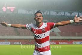 Munculnya isu alfath fathier dibidik persib bandung, tak lepas dari situasinya kini bersama madura united. Ini Kata Al Fath Fathier Usai Jebol Gawang Pss Sleman Beritajatim Com