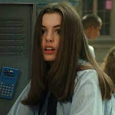 Facebook gives people the power to share and makes the world. 9 Foto Muda Anne Hathaway Pemain Princess Diaries Idola Era 90 An