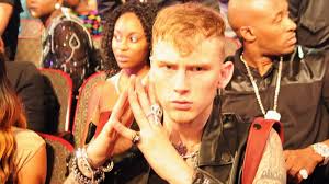 Machine gun kelly presented by: Hatte Machine Gun Kelly Wirklich Eine Haartransplantation Promiflash De