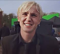 Some lucky hogwarts student cannot wait to take you out on a date. Pin By Ashlyn On ÏŸ Harry Potter ÏŸ Draco Malfoy Draco Malfoy Aesthetic Harry Potter Draco Malfoy