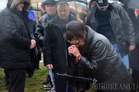 Vestea morţii daliei duca, tânăra de 24 de ani împuşcată în cap de fostul ei iubit, a şocat o ţară întreagă. Rauri De Lacrimi Dalia Duca Tanara De 24 De Ani Impuscata De Fostul