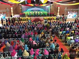 As the executive of a newly kalong ningkan was of mixed iban and chinese parentage and his chinese name was mok teck boon. Bernama Twitterissa Suasana Sambutan Maalhijrah1438h Peringkat Negeri Sarawak Di Dewan Sukan Tan Sri Datuk Amar Stephen Kalong Ningkan Betong Https T Co Jqz7kkv8f7