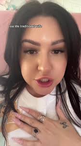 Sarah Archer Tradwife