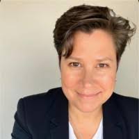 Beth Risk's Instagram, Twitter & Facebook