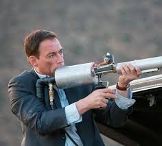 Um homem de sucesso sempre cumpriu as expectativas dos que o rodeiam: Veja Os Atores Que Nao Conseguem Abandonar Os Filmes De Acao Estrelando