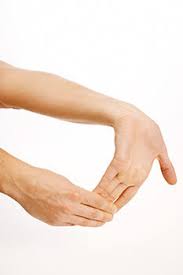 Ein arzt ist dann aufzusuchen, wenn der betroffene an sehr starken schmerzen leidet. Sehnenscheidenentzundung Der Hand Symptome Ursachen Therapie Ubungen Gelenk Klinik De