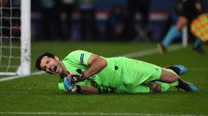 Le psg est une encore une fois présent dans le chapeau 1 grâce à son nouveau titre de champion de france en compagnie du barça, du bayern, de la juventus, de manchester city. Paris Saint Germain Psg Stars Werden Von Eigenen Fans Beschimpft Eurosport