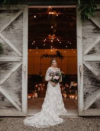 Chic Upstate Ny Barn Wedding Shines With A Garden Of Fairy Lights Light Wedding Dresses Marchesa Wedding Dress Barn Wedding