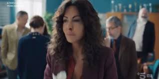 𝐀 𝐭𝐞𝐬𝐭𝐚 𝐚𝐥𝐭𝐚, 𝐚𝐧𝐭𝐢𝐜𝐢𝐩𝐚𝐳𝐢𝐨𝐧𝐢 𝐮𝐥𝐭𝐢𝐦𝐚  𝐩𝐮𝐧𝐭𝐚𝐭𝐚: 𝐕𝐢𝐫𝐠𝐢𝐧𝐢𝐚 𝐚𝐫𝐫𝐞𝐬𝐭𝐚𝐭𝐚, 𝐂𝐞𝐜𝐢𝐥𝐢𝐚  𝐧𝐚𝐬𝐜𝐨𝐧𝐝𝐞 𝐬𝐞𝐠𝐫𝐞𝐭𝐢 Le anticipazioni riguardanti la terza e  ultima puntata di A testa alta - Il coraggio di ...