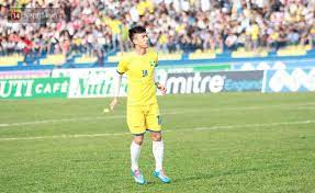 Đại ý là, chỉ cần không ngừng rèn luyện bản thân, tư tưởng ngay thẳng, đồng thời xác định rõ ràng mục tiêu chính là nghĩa, xác định những thứ này xong rồi bắt đầu hành động, chắc chắn sẽ thực hiện được lý tưởng của mình. Phan VÄƒn Ä'á»©c U23 Suyt Gay Chan Vi Pha Vao Bong Tho Báº¡o Cá»§a Ä'an Anh
