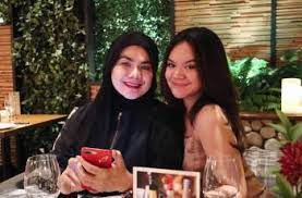 Shakilla astari merupakan salah satu putrinya yang cantik dan. Datangi Pesta Anak Sarita Abdul Mukti Dan Faisal Harris Diminta Balikan Matamata Com