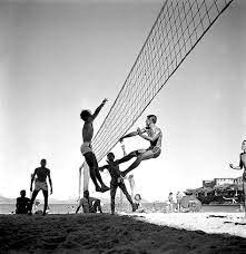 Veja mais ideias sobre volei de praia, volei, de praia. Volei De Praia No Rio Jean Manzon Circa 1940 Rio De Janeiro Fotos Historicas Fotos Antigas