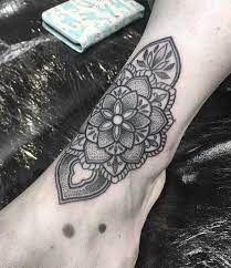 Tatuaz Z Mandala Znaczenie Symbolika 100 Zdjec Tattoos Geometric Tattoo Geometric