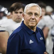 New name and one less team, but District 5-4A still St. Thomas More's to  lose