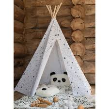 La tente bédouine est normalement de couleur noire et parfois des maisons temporaires sont construites en boue et en pierre. Tipi Enfant Motifs Triangles Et Etoiles Graphikids Maisons Du Monde