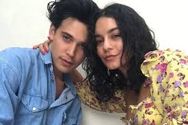 Sparks don't fly just yet, but clearly, austin is playing the long september 19, 2011. Vanessa Hudgens Austin Butler Split Couple Allegedly Breaking Up As Actress Feels Neglected After He Accepted Elvis Presley Role Econotimes