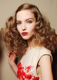 Textured (naturally curly) hair needs moisture to be healthy and to 'behave' and looks its best. Big Hair Friday Bottega Veneta Girls With Fluffy Curls Hair Romance