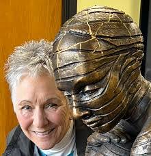 Lorraine Constantine's Instagram, Twitter & Facebook