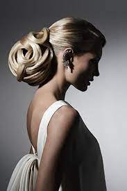 Un Chignon Volumineux Alexandre De Paris Coiffures Chics Coiffure Coiffure Mariee