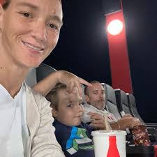 Belinda Carpio's Instagram, Twitter & Facebook