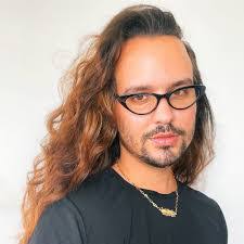 Carlos Narciso's Instagram, Twitter & Facebook