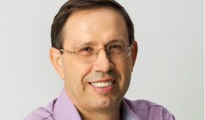 Carlos wizard martins (born 1956) is a brazilian entrepreneur and founder of grupo multi, a company that offers franchises for english courses. Deck