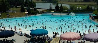 Other features include a ¼ mile lazy river and a water slide. Splash Works Water Park At Canada S Wonderland The Nation S Largest Wave Pool That S Me In The Centre Canadas Wonderland Wave Pool Pool