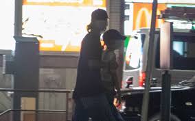 熱愛スクープ撮》広瀬すず（24）と山﨑賢人（27）が超豪邸マンションで“半同棲愛”「山﨑が広瀬に腕をまわし…」 結婚の予定について事務所の回答は |  文春オンライン