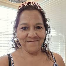 Julianne Draper's Instagram, Twitter & Facebook