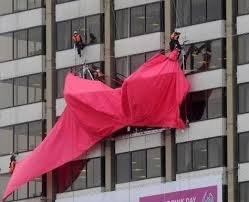 For more information and source, see on this link : Najvacsia Podprsenka Na Svete Bola By Dobra Aj Brontosaurovi Galeria Topky Sk