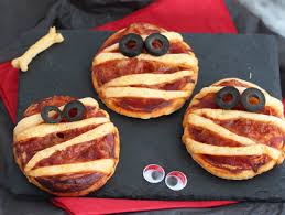 Il faut donc en profiter pour leur donner une bonne dose de frayeur et de plaisir, en cuisinant des recettes savoureuses, mais horribles à regarder. Halloween Nos Idees Recettes
