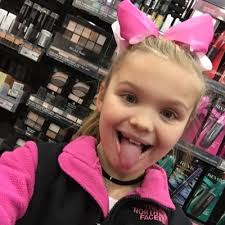 Bailey (@baileybren3508)