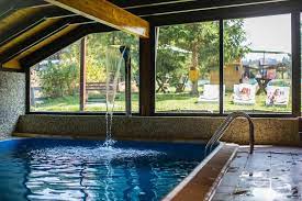 Hotelul este situat in statiunea vatra dornei. Pensiunea Cris Oferte Cazare Pensiuni Vatra Dornei