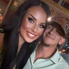 Hey y'all, I had a sweet client of mine donate a Senior photoshoot to me  for someone in need. I would love to donate this to senior at Pisgah in  need! Please