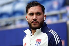 Man - 🚨 𝘽𝙍𝙀𝘼𝙆𝙄𝙉𝙂: Manchester City have now made contact to start  initial talks over a deal for Olympique Lyonnais' Rayan Cherki. The 21-year- old is top of the list for the No.10