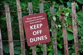 Indiana dunes national park is a united states national park located in northwestern indiana. Dunen Sind Gesetzlich Geschutzt Stockbild Bild Von Rustikal Holzern 169204347