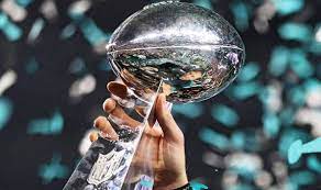 The lombardi trophy measures 22 inches high and weighs seven pounds. Vince Lombardi Trophy How Much Is The Super Bowl Trophy Worth Weight And Height Revealed Nfl Sport Express Co Uk