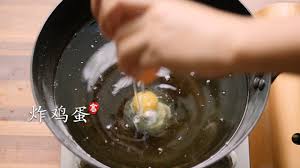 炸鸡蛋一锅的热油打一个生鸡蛋顿时开了花 stuffed peppers ingredients make it yourself