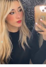 Ojos de Divina: Un Vistazo a la Belleza